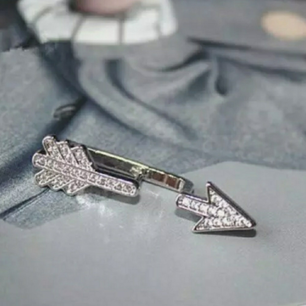 Crystal arrow earring - Picture 2 of 5